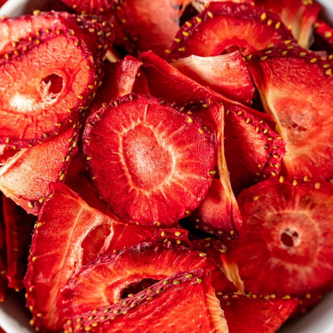 Dehydrated vegetables including strawberry